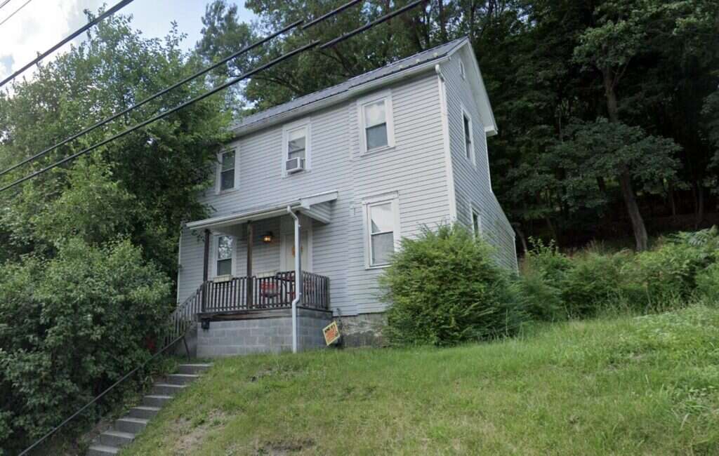 Front of 724 Bedford St, Cumberland, MD