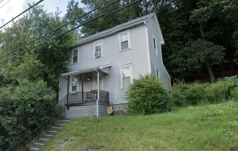 Front of 724 Bedford St, Cumberland, MD